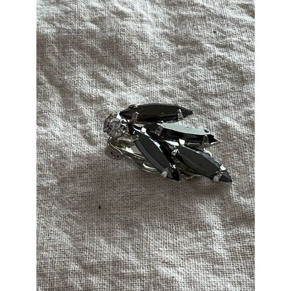 Vintage Silver Tone Black Rhinestone Clip On Earrings - Picture 8 of 13